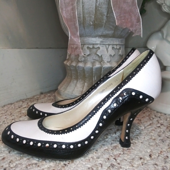 Vintage Christian Dior Ivory & Black Menswear Inspired/Retro 1940's Brogue Pumps - Picture 3 of 16